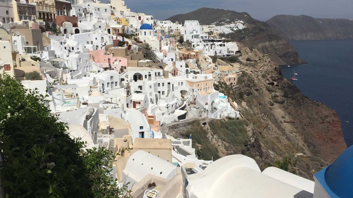Blissful escapes in Santorini with OMDMC Greece