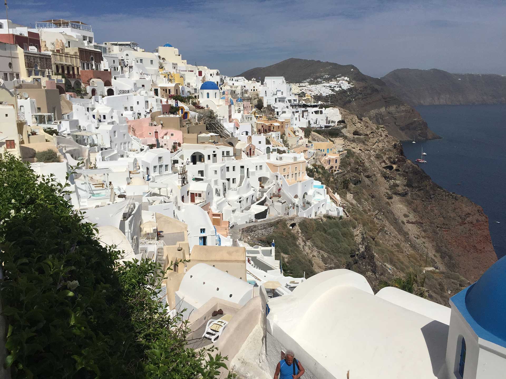 Blissful escapes in Santorini with OMDMC Greece